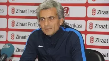 Tahsin Nazmi Erdenerin oyuncularını kutladı