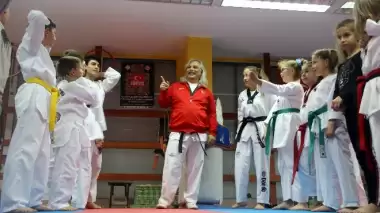 Hastanede şifa dağıtıyor, salonda şampiyonlar yetiştiriyor