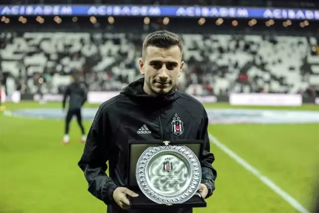 Oğuzhan Özyakup'a plaket