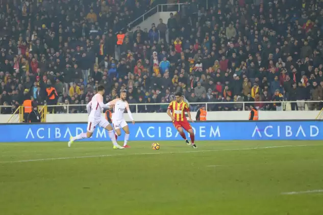 Galatasaray kaybetti, sosyal medya yıkıldı!