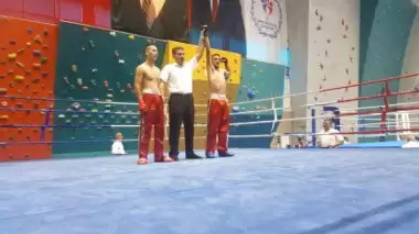 Gündüz inşaatta, akşam Avrupa şampiyonluğu için antrenmanda