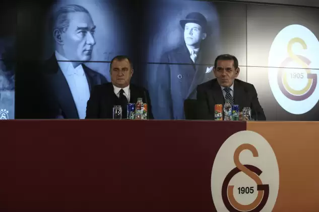 Dursun Özbek, Terim'in imza töreninde konuştu: 'Şampiyonluğa taşıyacak tek aday...'