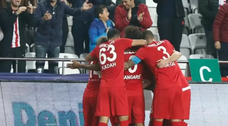 Antalyaspor, derbide Alanyaspor'ı 3-1 geçti!