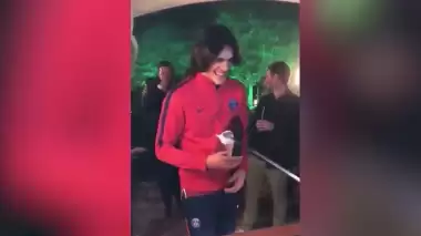 Video - Edinson Cavani'nin Maraş dondurmacısıyla mücadelesi