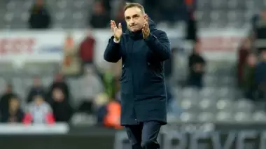 Carlos Carvalhal, Swansea ile yola devam edecek mi?