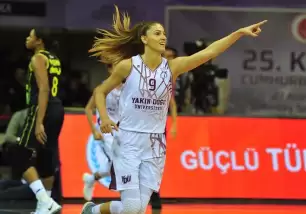 Yakın Doğu Üniversitesi'nden buruk veda!