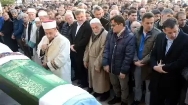 Video - Murat Özmekik'in annesinin cenazesi toprağa verildi