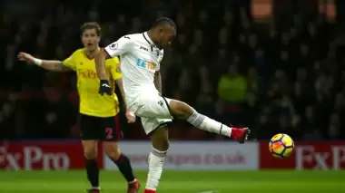 Carvalhal takımın başına geçti, Swansea galibiyeti aldı!