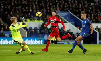 Leicester City evinde rahat kazandı! Slimani golle tanıştı...