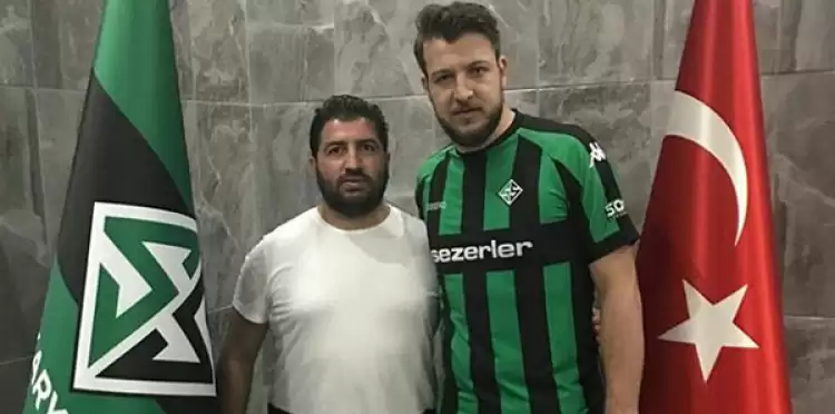 Sakaryaspor'da flaş gelişme! Yollar ayrıldı...