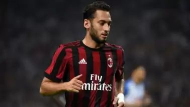 Hakan Çalhanoğlu'na izin çıkmadı! İşte Milan'ın sürpriz teklifi!