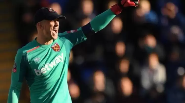 Güneşten rahatsız olan Joe Hart'a tribünden destek!