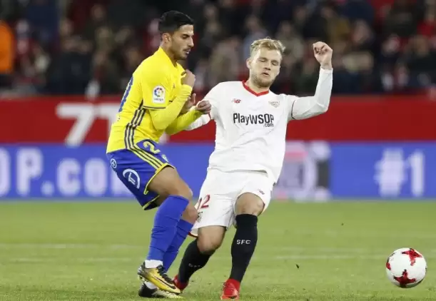 Sevilla, Cadiz engelini rahat geçti