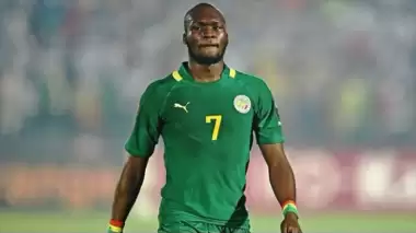 Bursaspor'un yeni transferi Sow imzayı atıyor