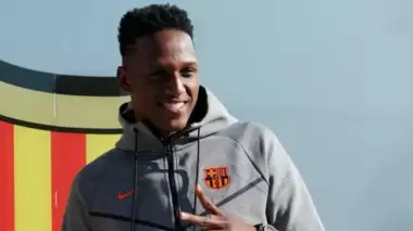 Video - Barcelona'nın yeni transferi takım arkadaşlarıyla tanıştı