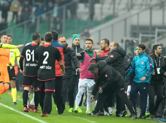 FLAŞ! Bursaspor - Gençlerbirliği maçı sonrası ortalık karıştı