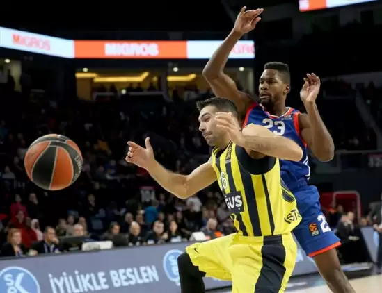 Euroleague Türk derbisinde Fenerbahçe Doğuş, Anadolu Efes'i mağlup etti