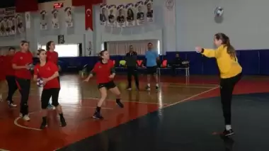 Kastamonu Belediyespor çeyrek final ilk maçı için Romanya'ya gitti