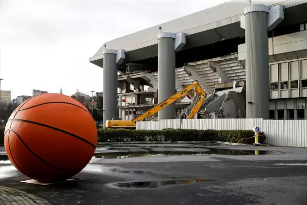 Video - Abdi İpekçi Spor Salonu yıkılıyor