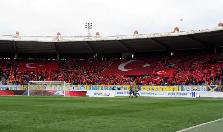 Ankaragücü taraftarından Afrin’deki Mehmetçiğe bayraklı selam