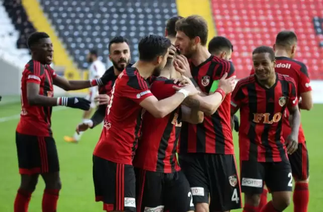 Gaziantepspor'a bir darbe de Gazişehir Gaziantep'ten!