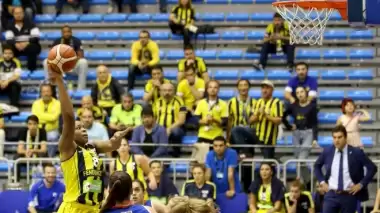 Fenerbahçe Kadın Basketbol Takımı, Polonya deplasmanında