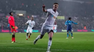 Arsenal'e Swansea darbesi