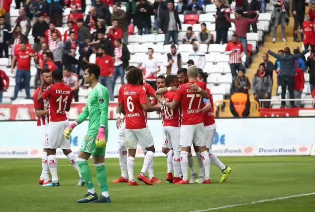 Antalyaspor nefes aldı! 3 gollü galibiyet...