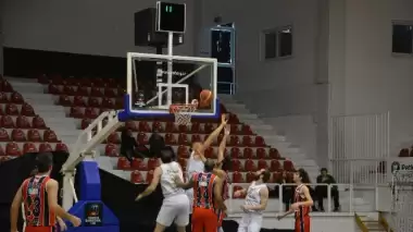 Petkimspor, evinde Halk Enerji TED Ankara Kolejlileri farklı yendi