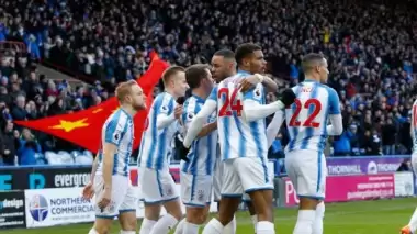 Huddersfield Town galibiyeti hatırladı!