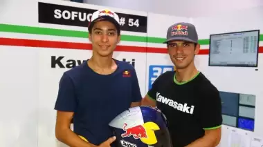 Kenan Sofuoğlu ve Toprak Razgatlıoğlu Avustralya'ya gitti