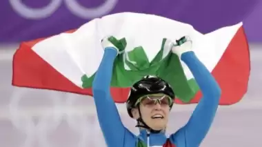 İtalyan Fontana şampiyonluğa uzandı!