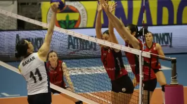 Vakıfbank Fenerbahçe'yi 3-1 ile geçti