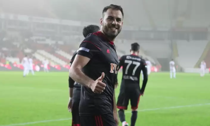Gazişehir'in golcüsünden Süper Lig ve Gomis mesajı!