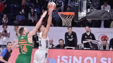 Beşiktaş Banvit'i farklı geçti, yarı finale yükseldi