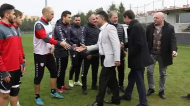 Manisaspor'da yeni yönetim futbolcuları ziyaret etti