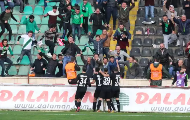 Ümraniyespor'a bir darbe de Denizlispor'dan! Kritik galibiyet...