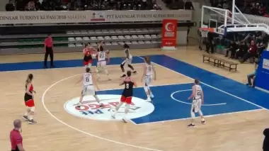 Yakın Doğu farklı kazandı, yarı finale çıktı