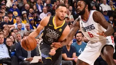 Stephen Curry'nin 44 sayısı galibiyeti getirdi!