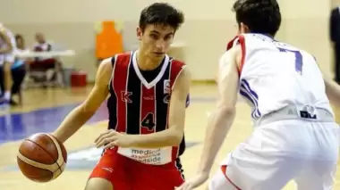 Ömer Yasir Küçük'ten Bahçeşehir Koleji potasına 49 sayı