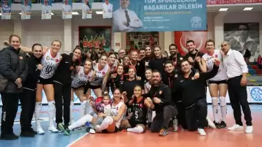 Eczacıbaşı set vermedi, 1-0 öne geçti