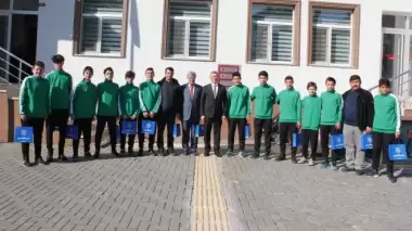 Şampiyon öğrencilerden Kaymakam Demir’e ziyaret