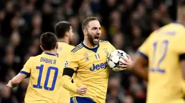 Higuain: "Wembley'den galibiyetle ayrılmak onur verici"