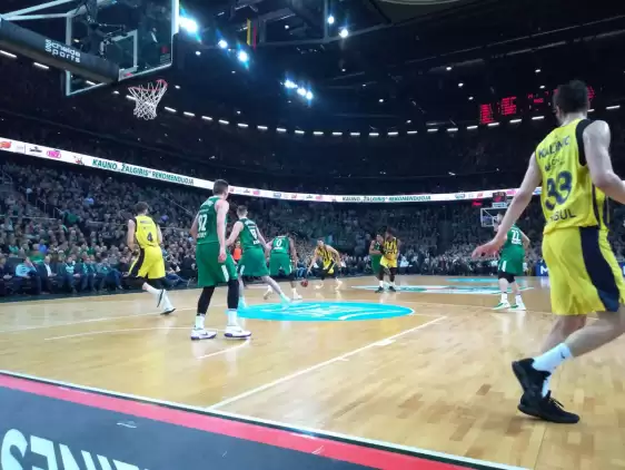 Fenerbahçe Doğuş, Zalgiris Kaunas'ı yendi ve play-off'u garantiledi