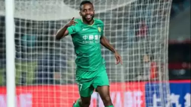 Eski Bursasporlu Bakambu, Çin'de hesabı 2 golle açtı!