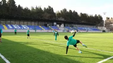 Yenilenen Şenlikköy Stadı hizmete açıldı