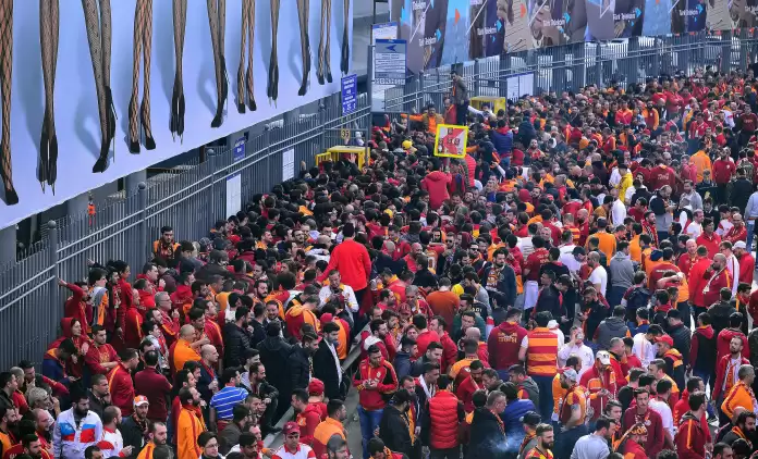 Galatasaray taraftarları Kadıköy'de!