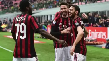 Milan'ı yine Andre Silva kurtardı! Hakan Çalhanoğlu da boş geçmedi...