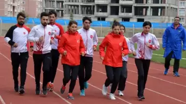 Ağrılı atletler krosa damga vuruyor!