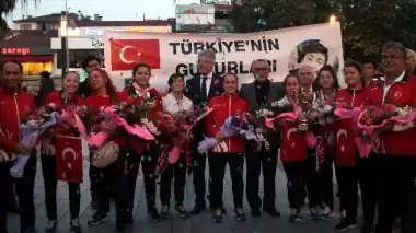 Dünya ikincisi takıma coşkulu karşılama